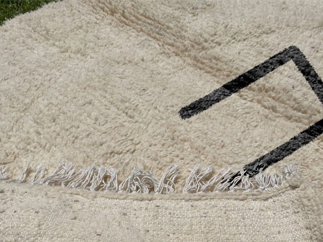 Authentic Beni-ourain Rug with Berber Sign in the Middle – photo 4