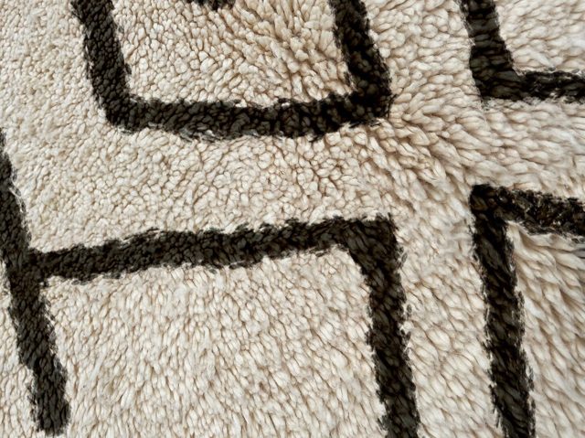 Beni Ourain style Berber wool rug – photo 7