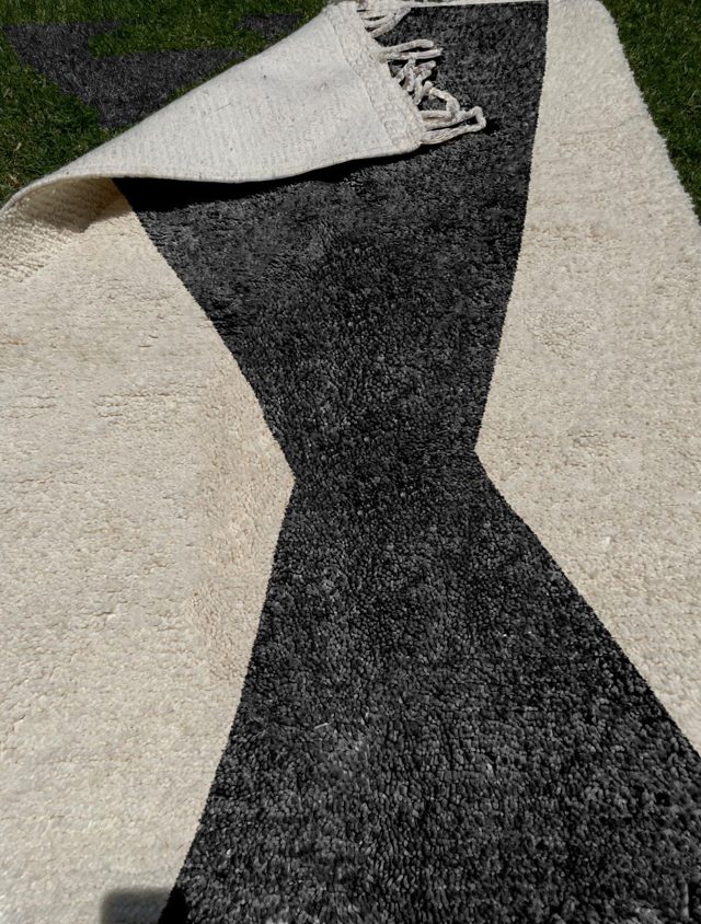 Hand Woven Moroccan Sandwatch Design Rug – photo 4